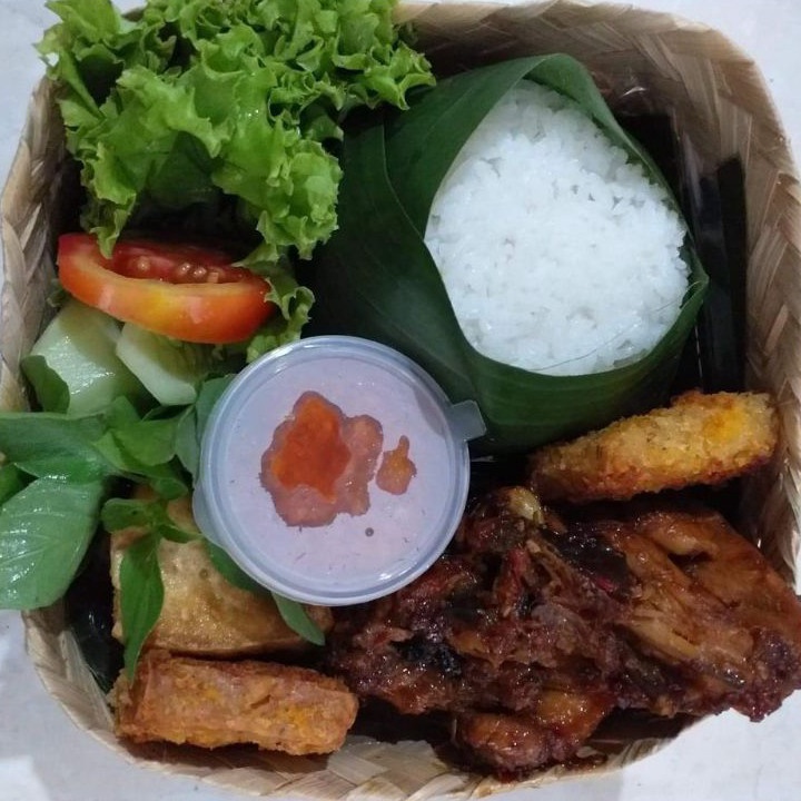 

TEBUS MURAH Paket Nasi Besek Back To Nature