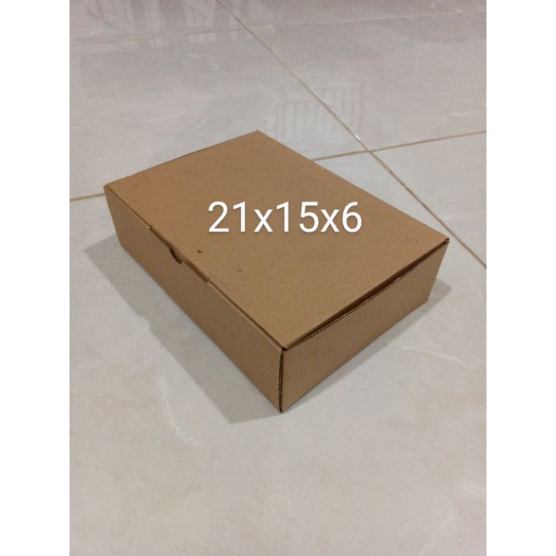 

kardus/karton/box uk. 21x15x6 cm dus die cut