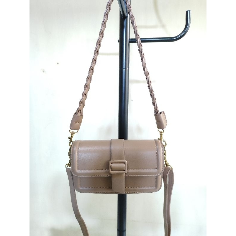 Preloved DIKAU Daria Knot Bag