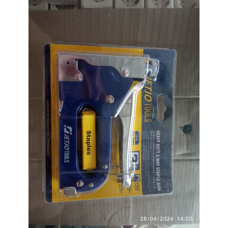 

Staples Tembak Jet Jo
