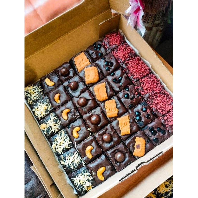 

Fudgy Brownies Topping Mix size L 20x20 XL 24x24