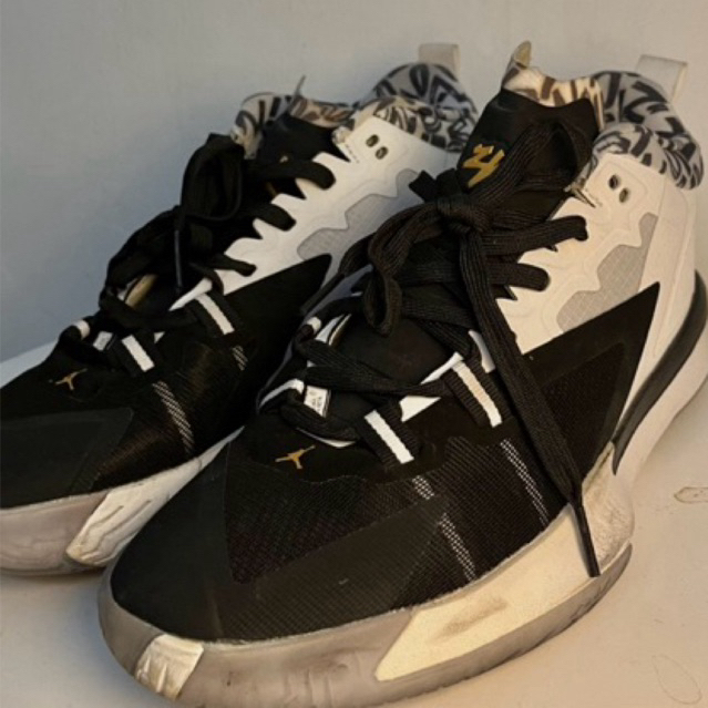 PRELOVED NIKE JORDAN ZION 1 BLACK WHITE NO BOX