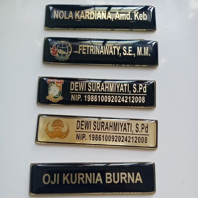 

Papan Nama Kuningan Gold - Name Tag Kuningan Plate Gold (Etching) Premium - Papan Nama Pegawai / ASN Premium