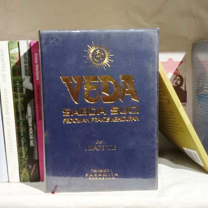 Veda Sabda Suci Pedoman Praktis Kehidupan