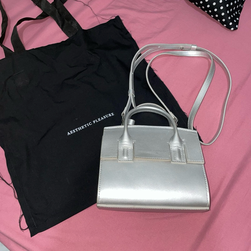 Aesthetic Pleasure Micro Isolation