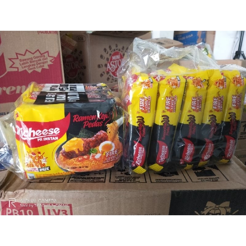 

Mie richeese goreng ramen pedas per paket isi 5