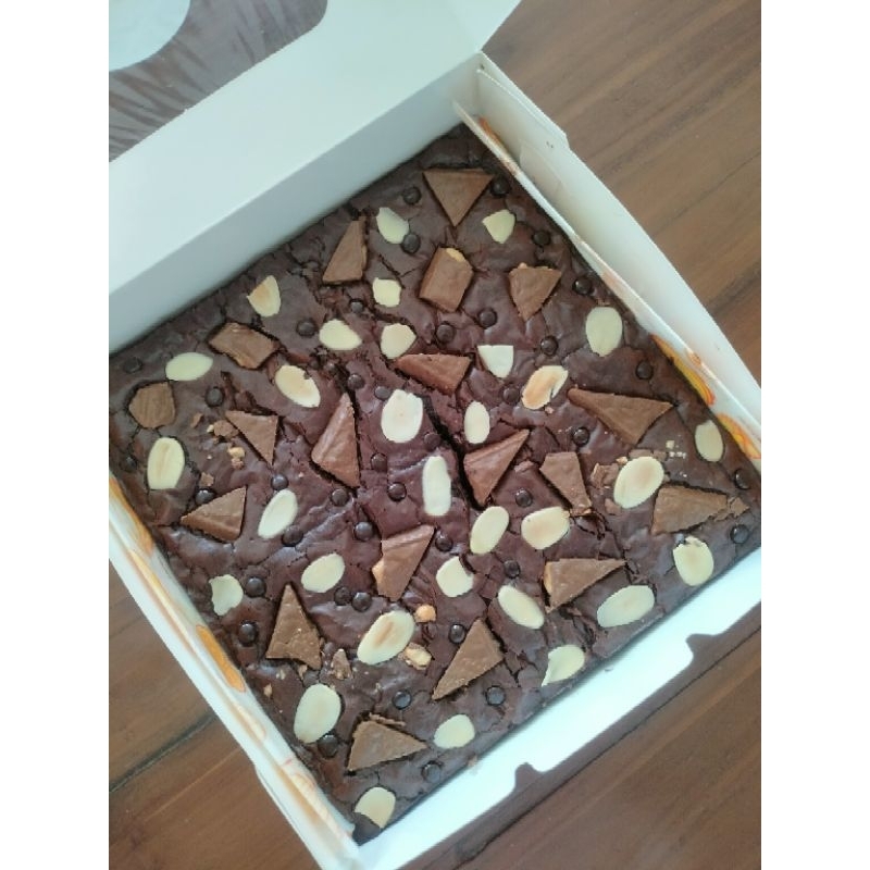 

Brownies Silverqueen/Brownies panggang/fudgy Brownies/brownies ultah/brownies Pontianak/brownies Singkawang/brownies amanda