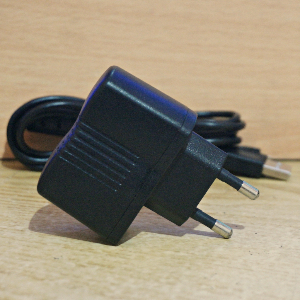 BEKAS / SEKEN.  charger kamera. adaptor cas casan pengisi baterai kamera