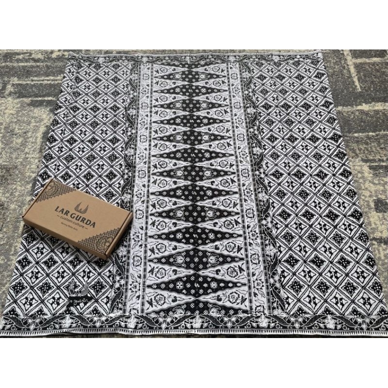 Sarung Batik Lar Gurda Hitam Putih Best Seller