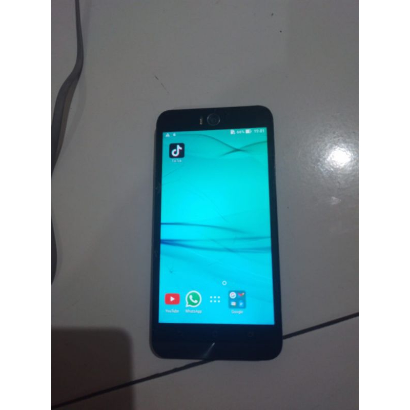 Asus Z00UDH normal ram 3/32 baterai g ada