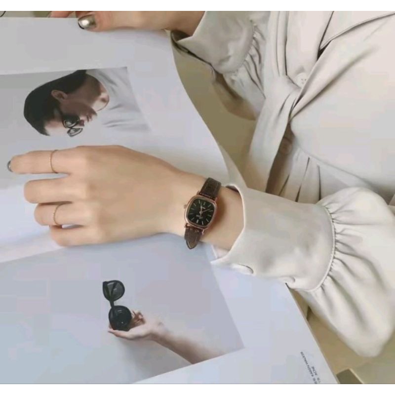 Jam Tangan Wanita Kulit Model Kotak Premium
