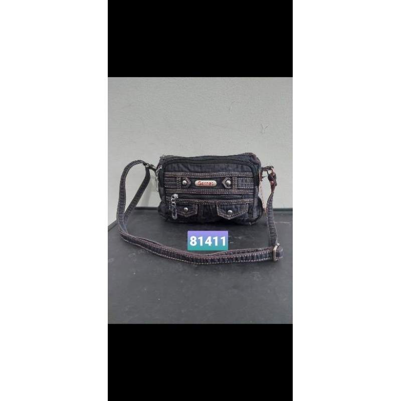 Tas slempang wanita bahan jeans garnet