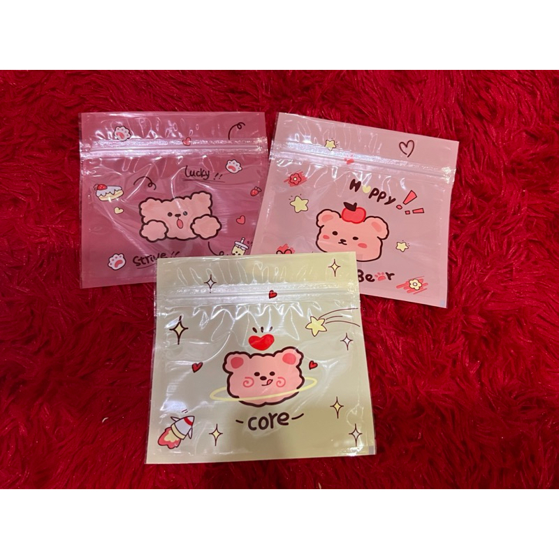 

Plastik zipper motif pink bear / ziplock motif kartun / plastik kemasan / kartun / plastik biskuit lucu / plastik aksesoris / plastik lucu / plastik ziplock lucu