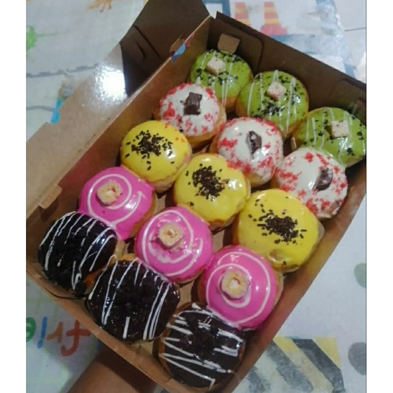 

DONAT ,DONAT SUSU,DONAT MEDIUM ISI 15