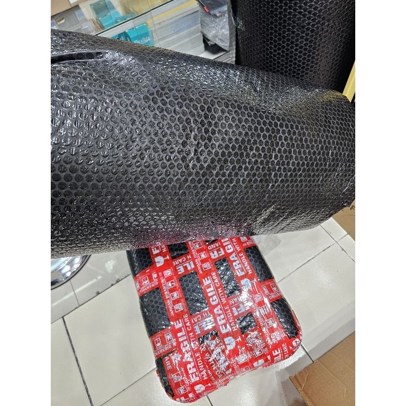 

buble packing laptop biar aman dan dijamin aman packing tebal