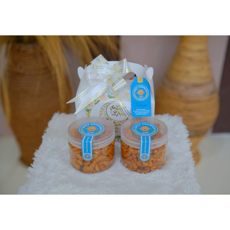 

HAMPERS LEBARAN | MAKARONI DAUN JERUK PEDAS |