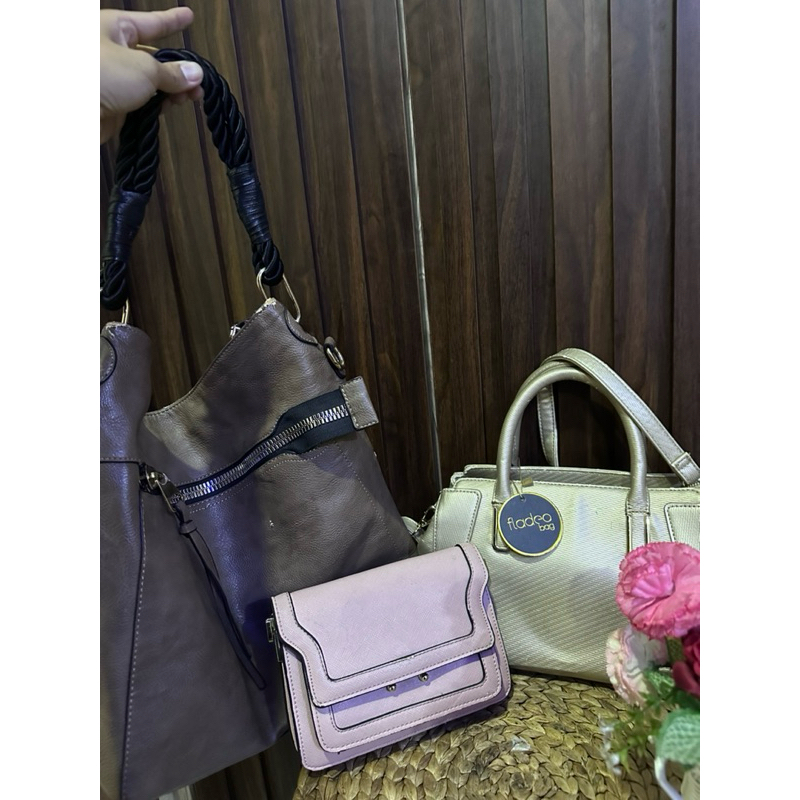 Preloved Tas Wanita Fladeo Gold