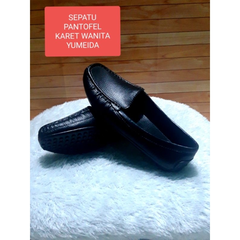 Sepatu Karet Wanita Yumeida Hitam