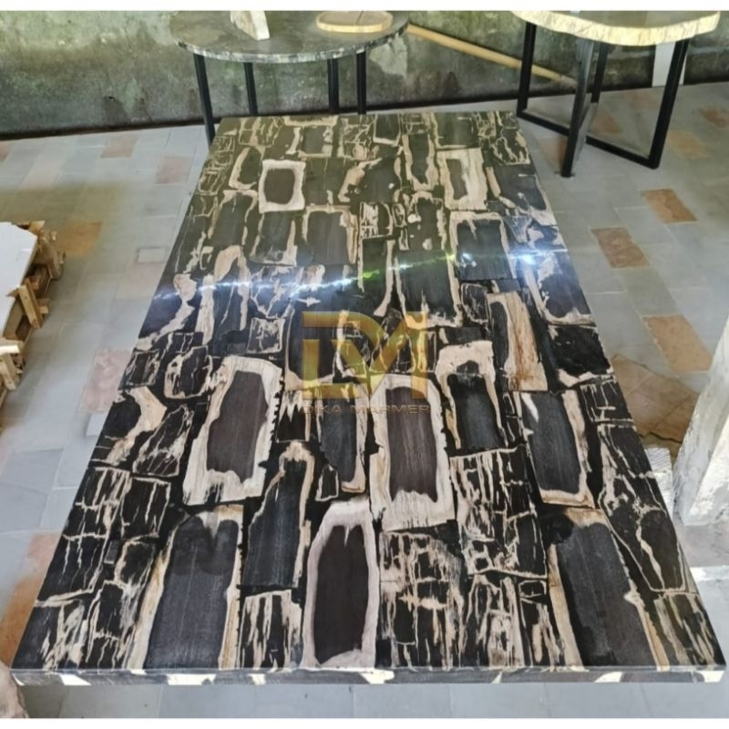 Meja Fosil Kayu Hitam Bermotif Kwalitas Super