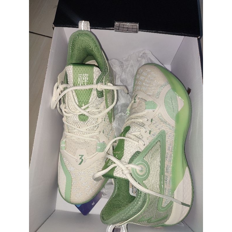 sepatu basket 361° ukuran 43