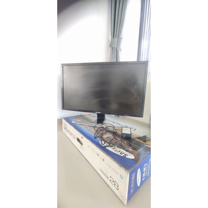 [BEKAS] Samsung 4K UHD 28" UE590 LED LCD Monitor with High Glossy Black Finish