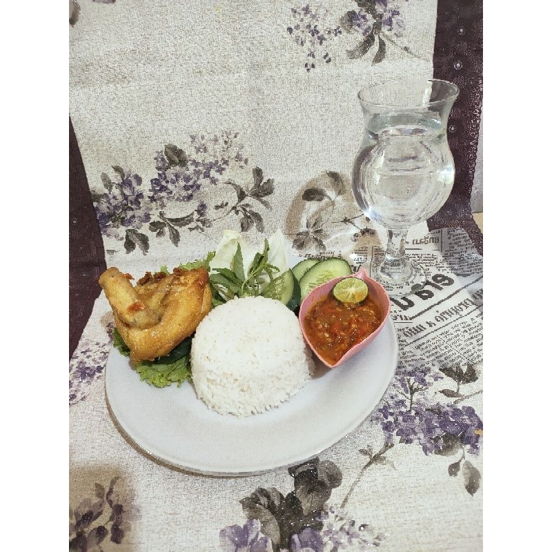 

Nasi +Ayam Dada penyetan jumbo