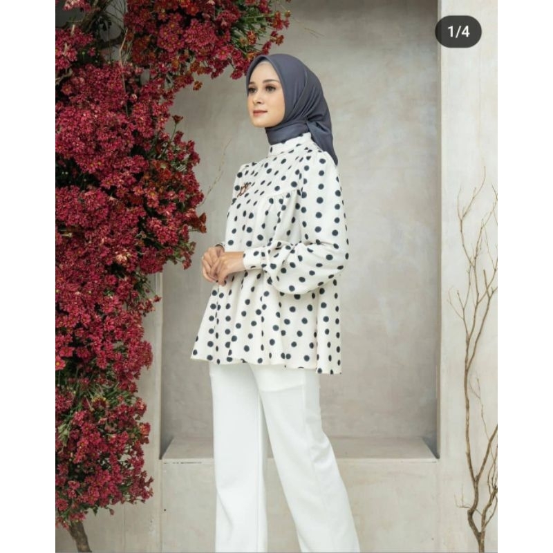 Gina Blouse Wearing Klamby