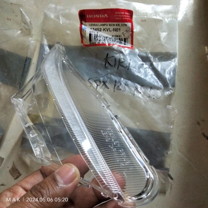 lens mika kaca lampu sen sein depan sebelah kiri Honda Supra x 125 Batman original AHM 33452 KVL N01