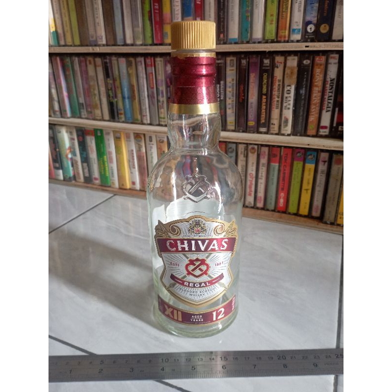 botol bekas Civas untuk pajangan