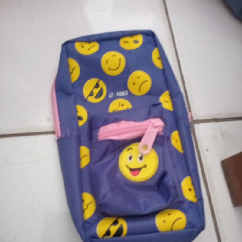 

Kotak Pensil