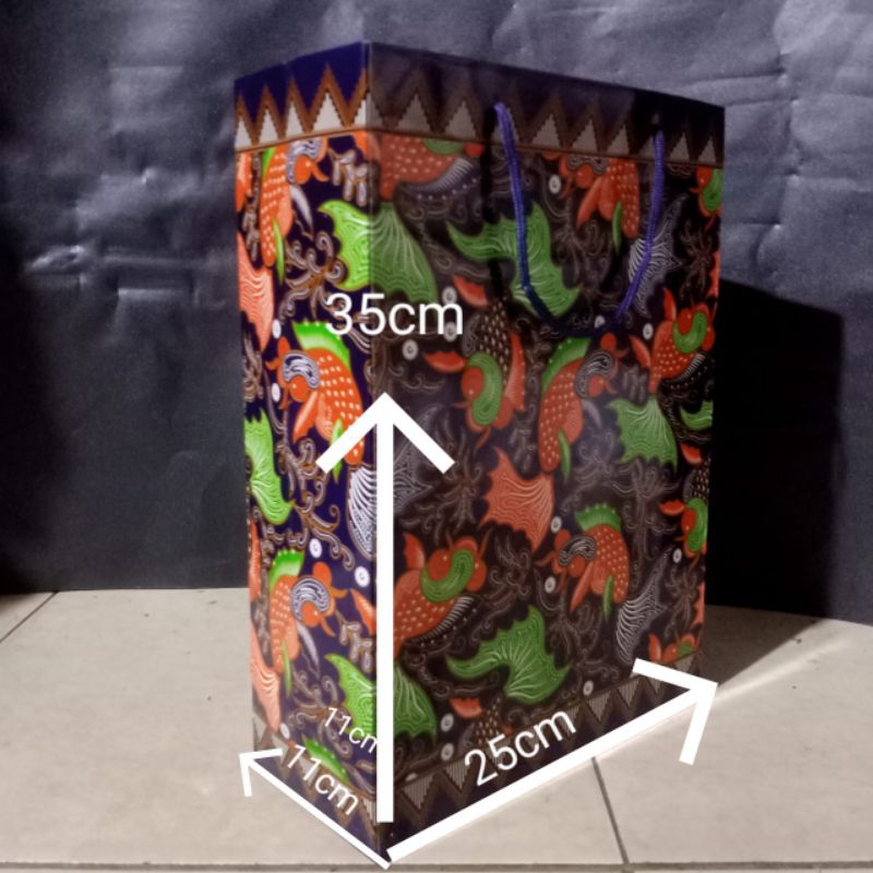 

paperbag batik glosy ukuran L (25×11×35)cm isi 12 pcs/pack