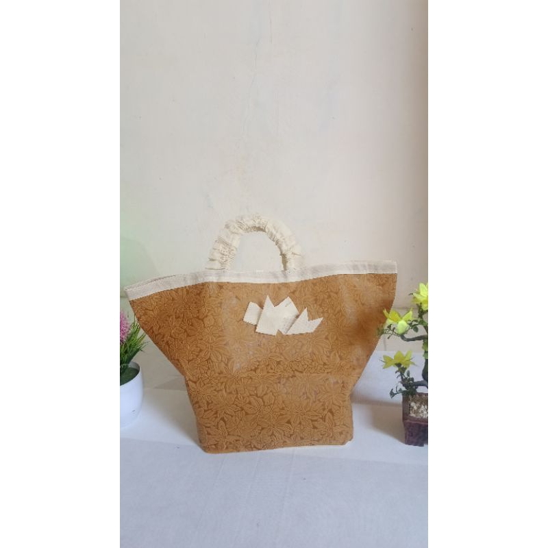 

tas spunbond box nasi 22 syahrini pita dpt 12pcs