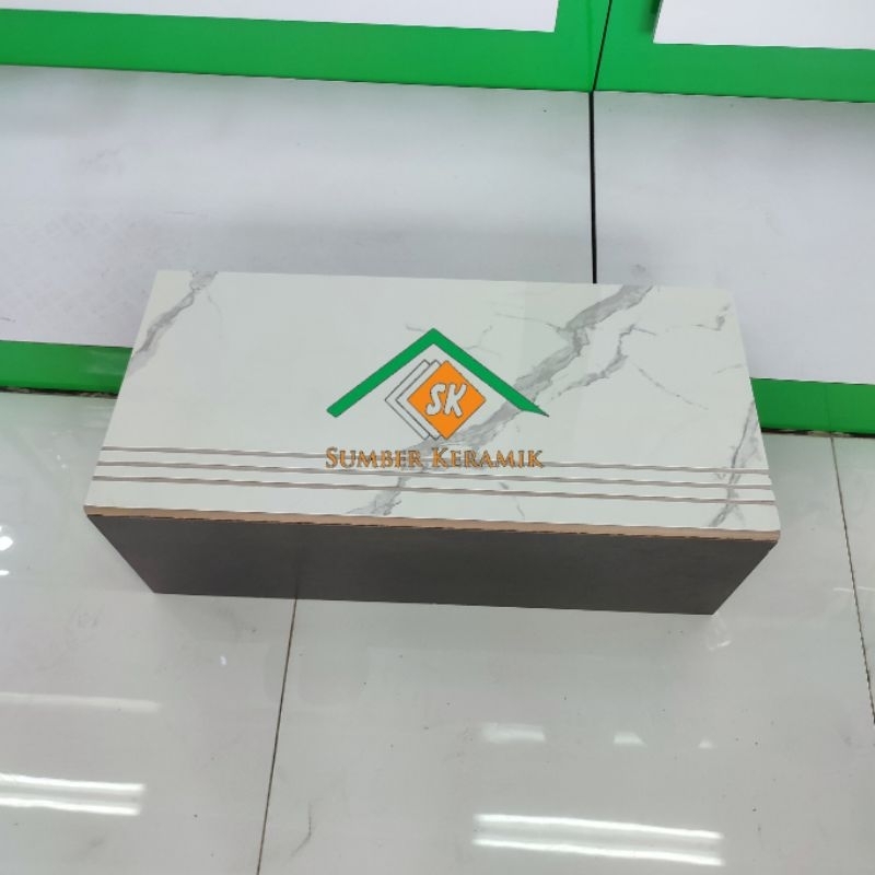 granite tangga 30x60 20x60 Daiva white combinasi hitam