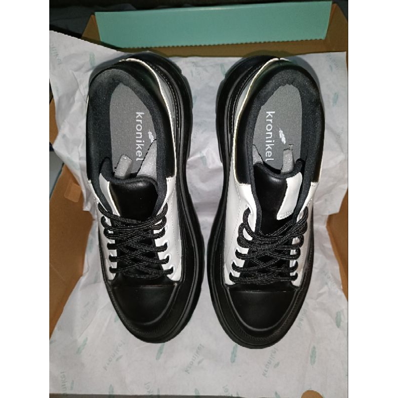 SepatuKronikel