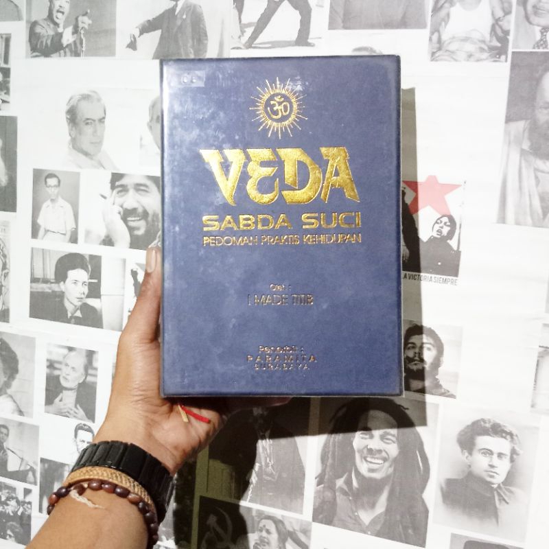 Veda Sabda Suci - Pedoman Praktis Kehidupan