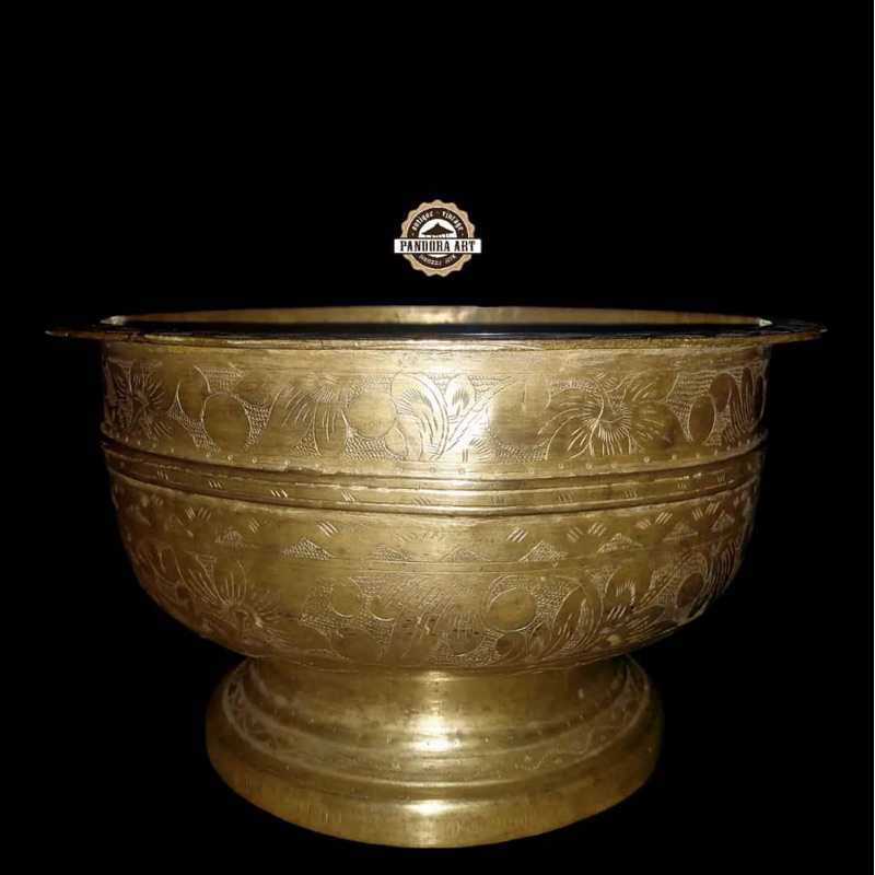 Bokor ukir kuningan lawas size BESAR ( B452 )