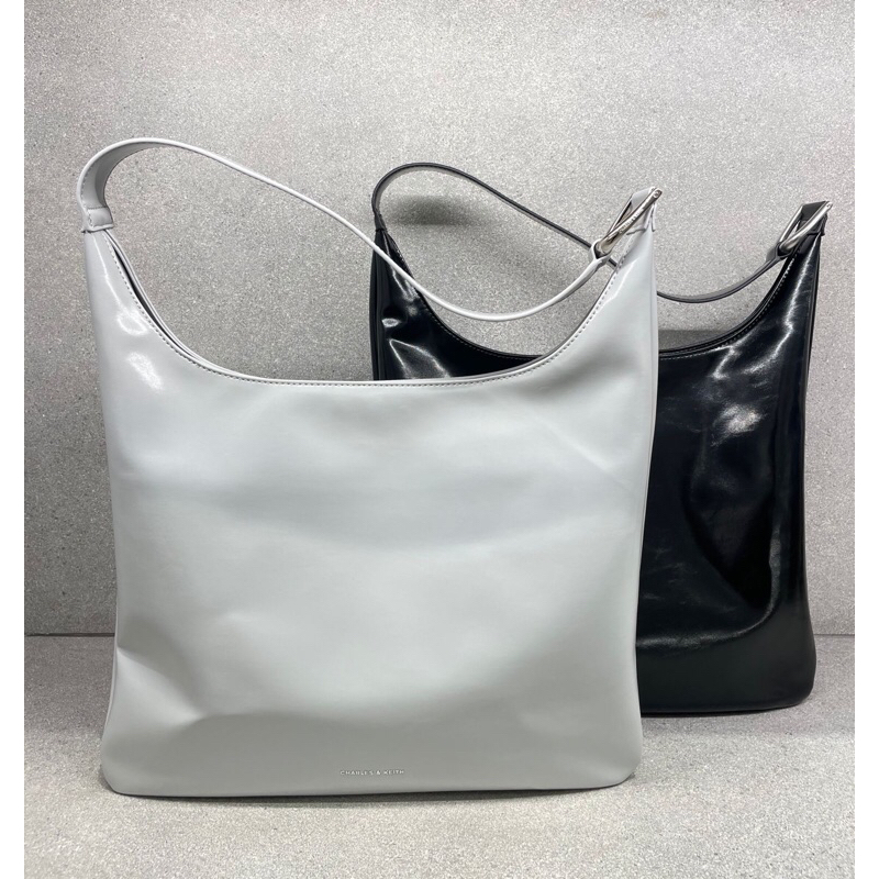 Tas wanita slempang Charles&Keith original