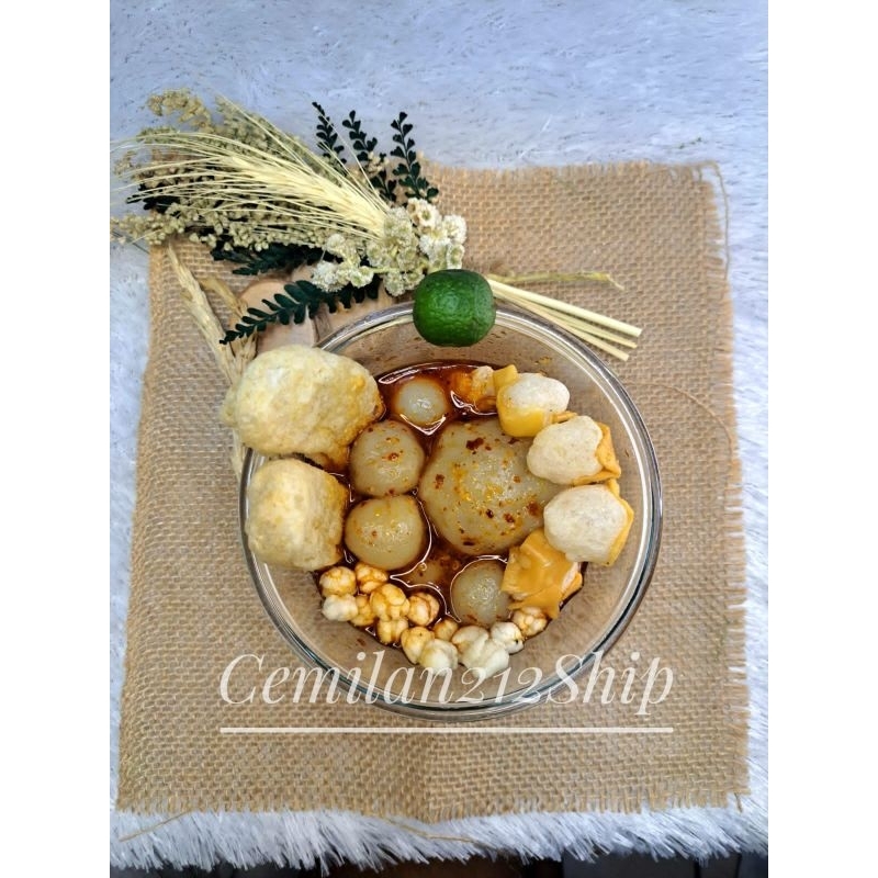 

Baso Aci Jumbo Pedas isi Ayam Suwir Pedas