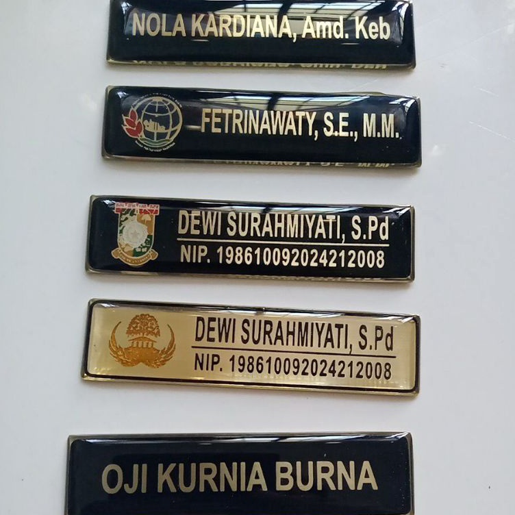 

KODE O54S Papan Nama Kuningan Name Tag Kuningan Plate Gold Etching Papan Nama Pegawai ASN