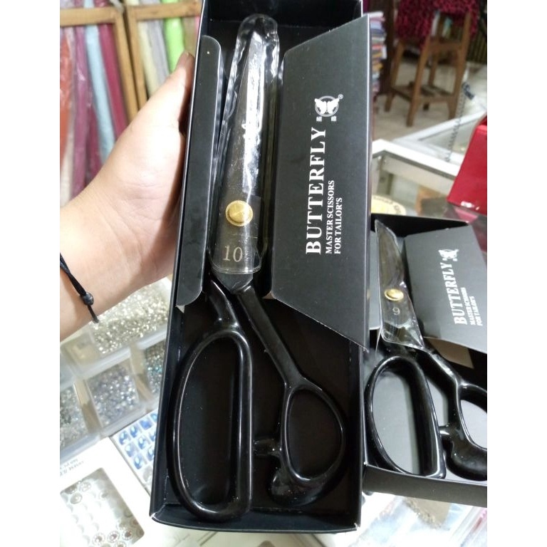 

KODE O72E GUNTING KAIN SUPER TAJAM BAHAN FULL BESI TIDAK BERKARAT Merk BUTTERFLY ORIGINAL