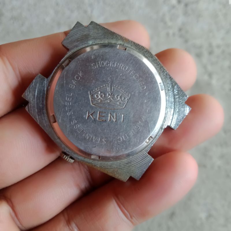 Jam Kent mati bahan