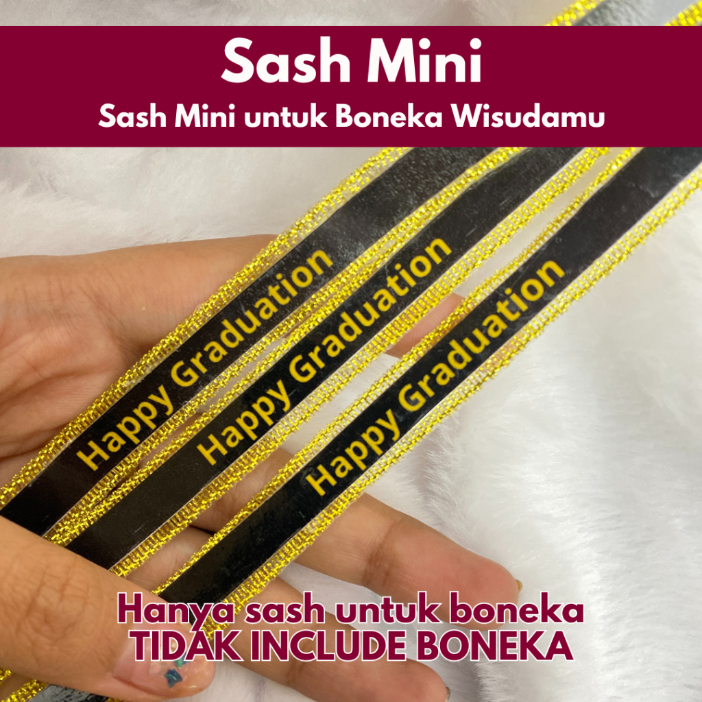 SASH MINI BONEKA WISUDA - Custom Nama Selempang Pada Boneka Wisuda Untuk Buket Bunga Wisuda Tahan AI