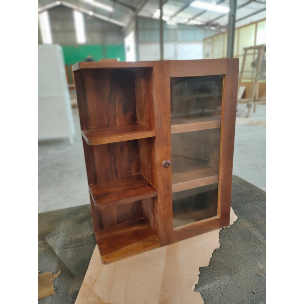 Rak P3K Tempat Kosmetik Wadah Serbaguna Gantung Dinding