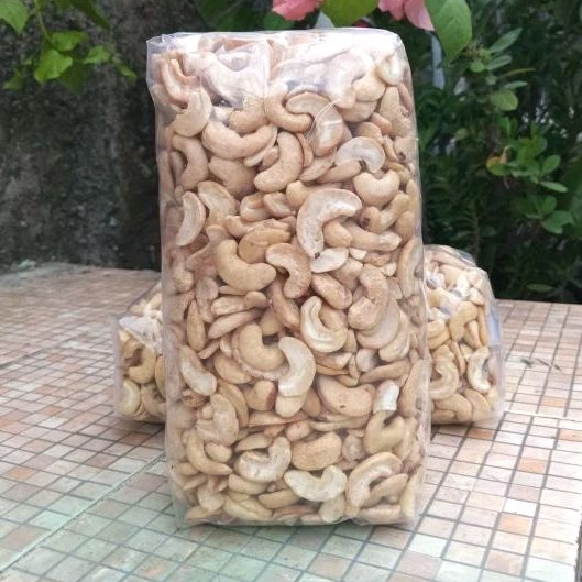 

kacang mede belah 2 mentah 1kg