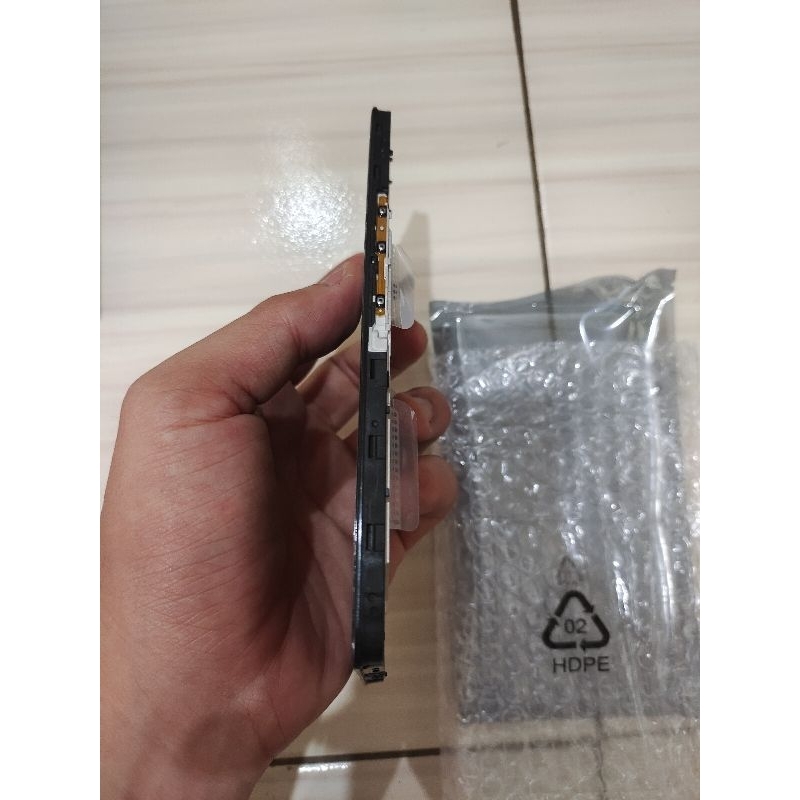 lcd vivo Y27s retak normal