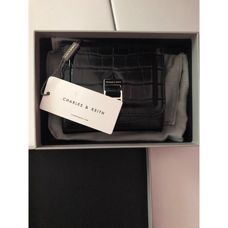 dompet croco charles & keith