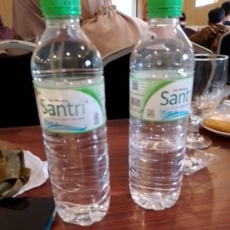 

air mineral santri 600ml