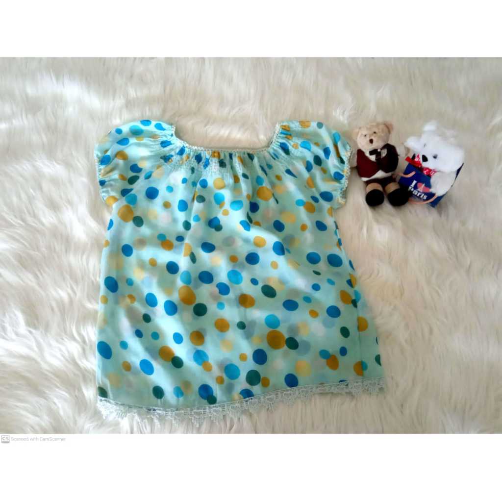 Blouse wanita warna biru polkadot dari bahan sifon (Pre-loved)