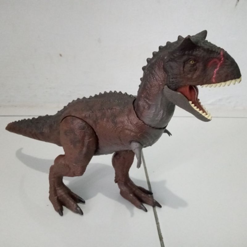 Jurassic world camp cretaceous control' n conquer carnotaurus toro (+-22cm)