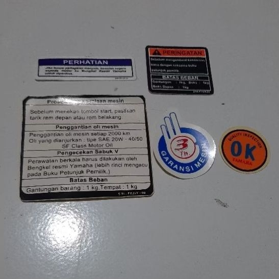 STIKER STRIPING PELENGKAP PENTING OK GARANSI WARNING P ERHATIAN PERHATIAN SEPEDA MOTOR YAMAHA MIO NO